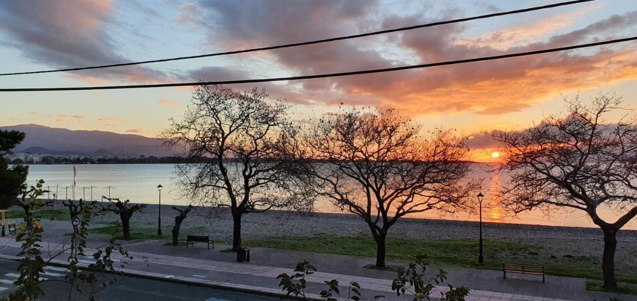 Nafpaktos Beach House Sea View Apartment First Floor ภายนอก รูปภาพ