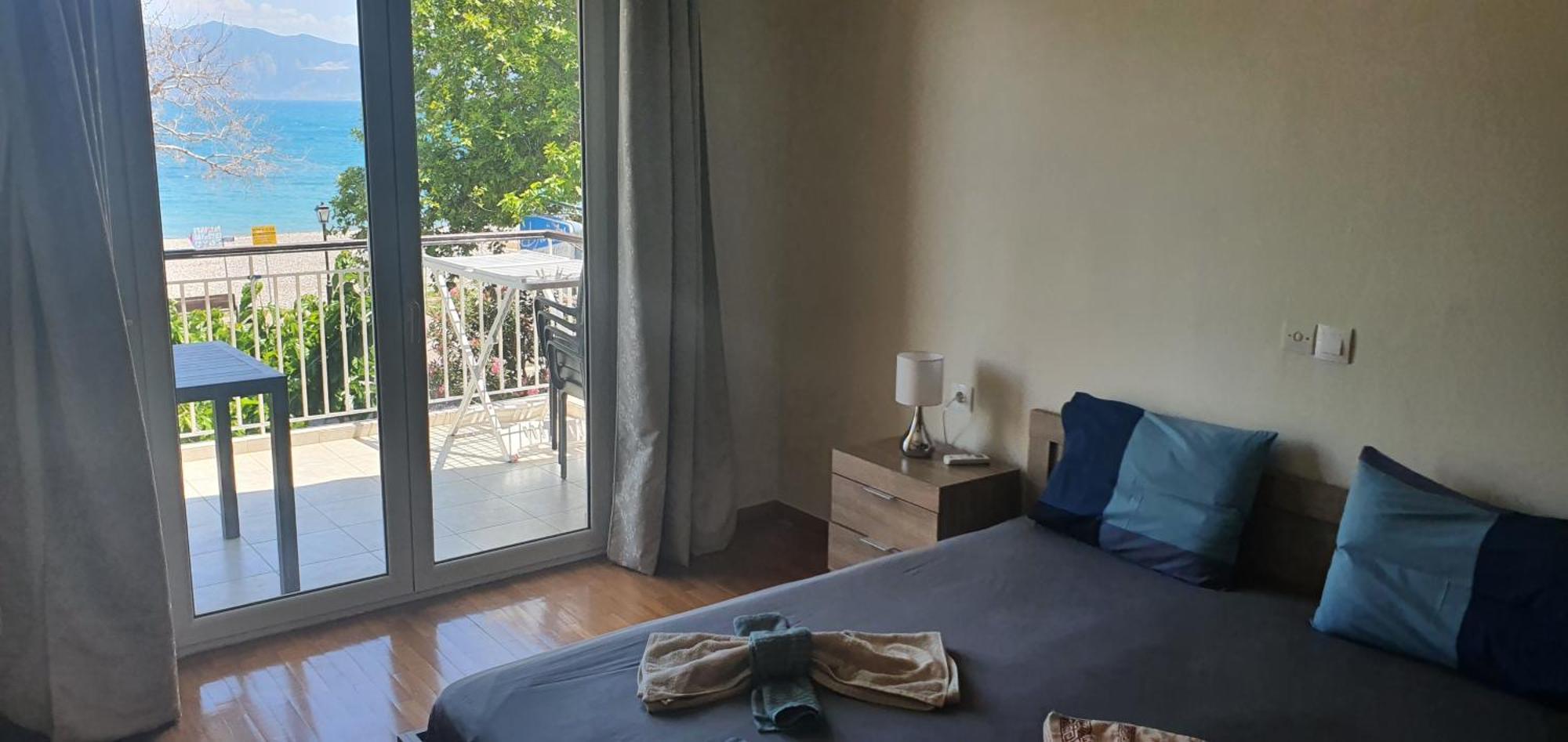 Nafpaktos Beach House Sea View Apartment First Floor ภายนอก รูปภาพ