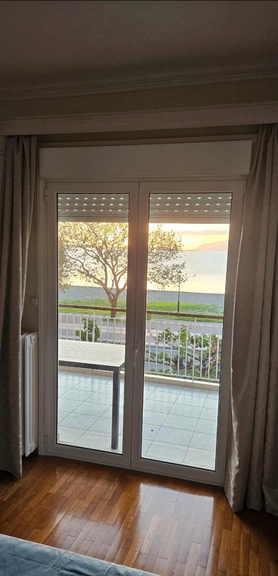 Nafpaktos Beach House Sea View Apartment First Floor ภายนอก รูปภาพ