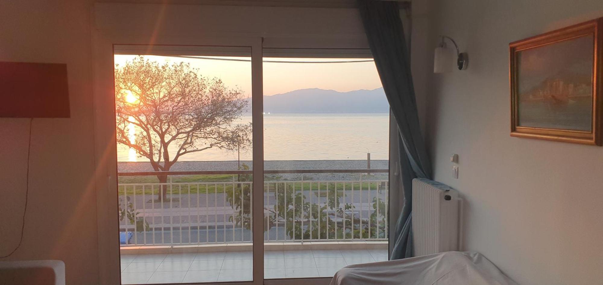 Nafpaktos Beach House Sea View Apartment First Floor ภายนอก รูปภาพ