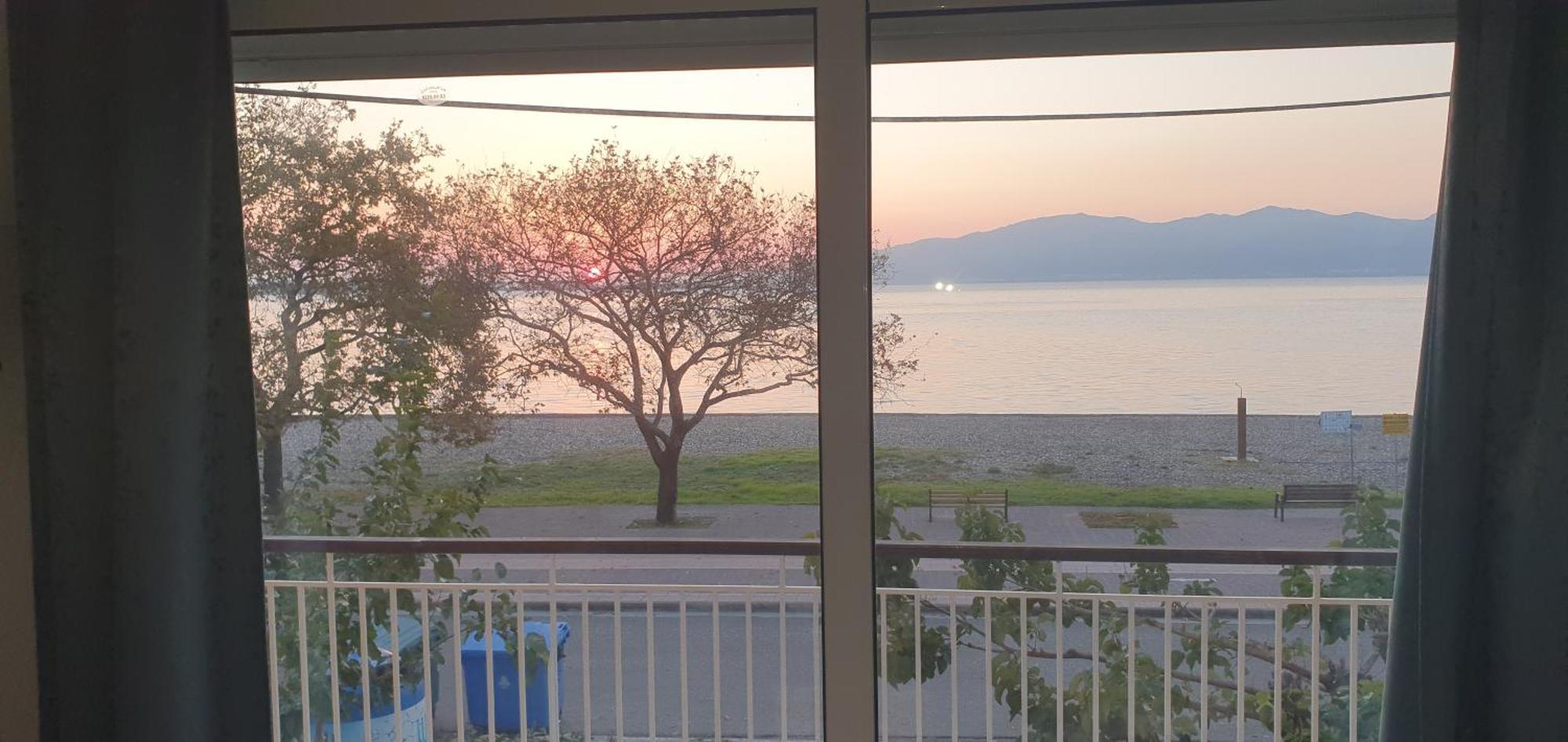 Nafpaktos Beach House Sea View Apartment First Floor ภายนอก รูปภาพ