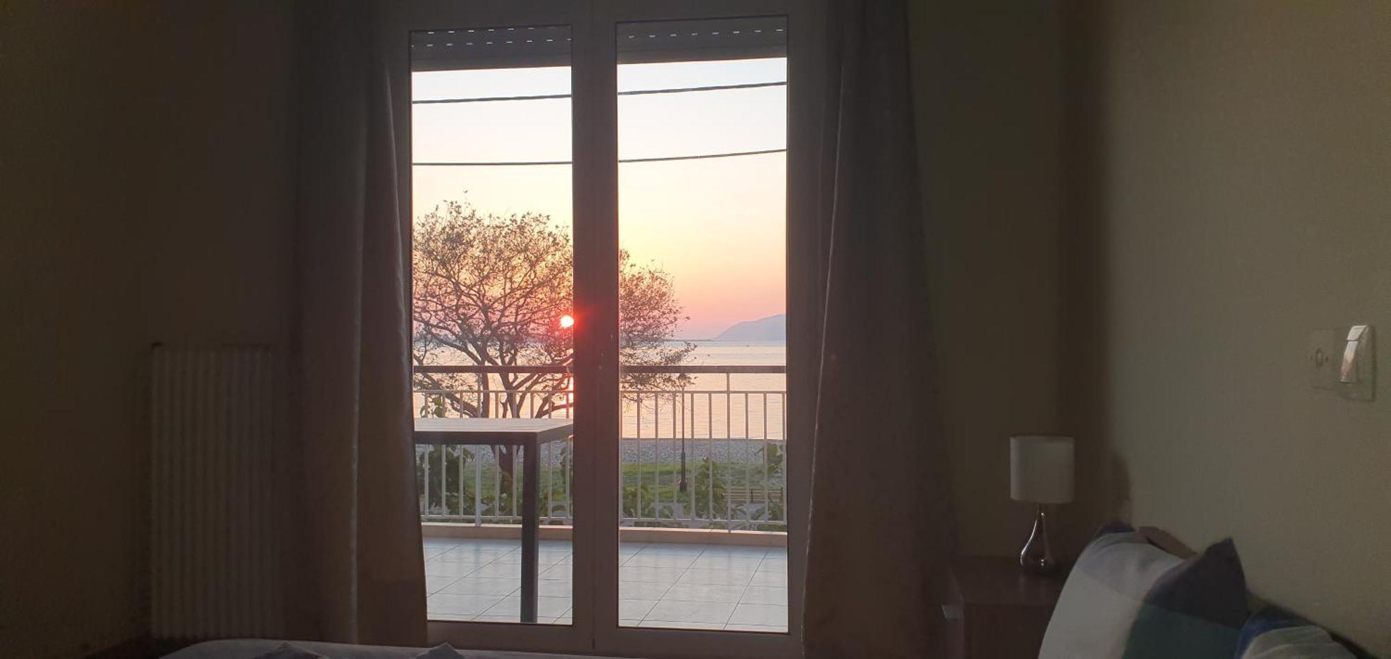 Nafpaktos Beach House Sea View Apartment First Floor ภายนอก รูปภาพ
