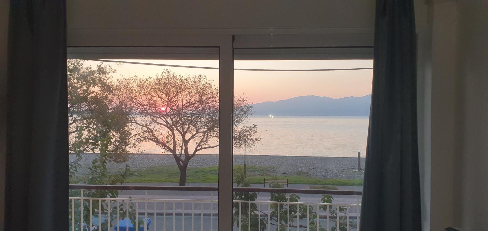 Nafpaktos Beach House Sea View Apartment First Floor ภายนอก รูปภาพ