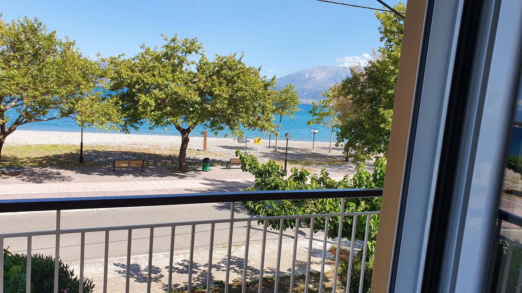 Nafpaktos Beach House Sea View Apartment First Floor ภายนอก รูปภาพ