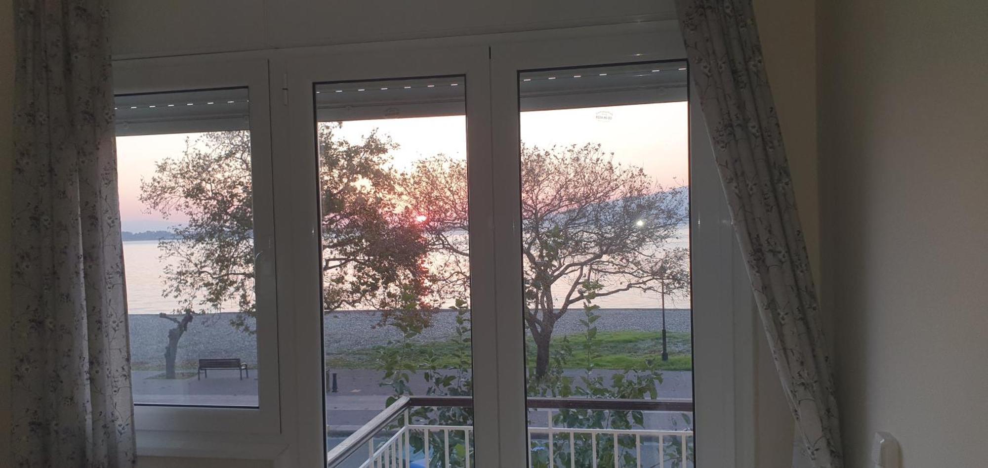 Nafpaktos Beach House Sea View Apartment First Floor ภายนอก รูปภาพ