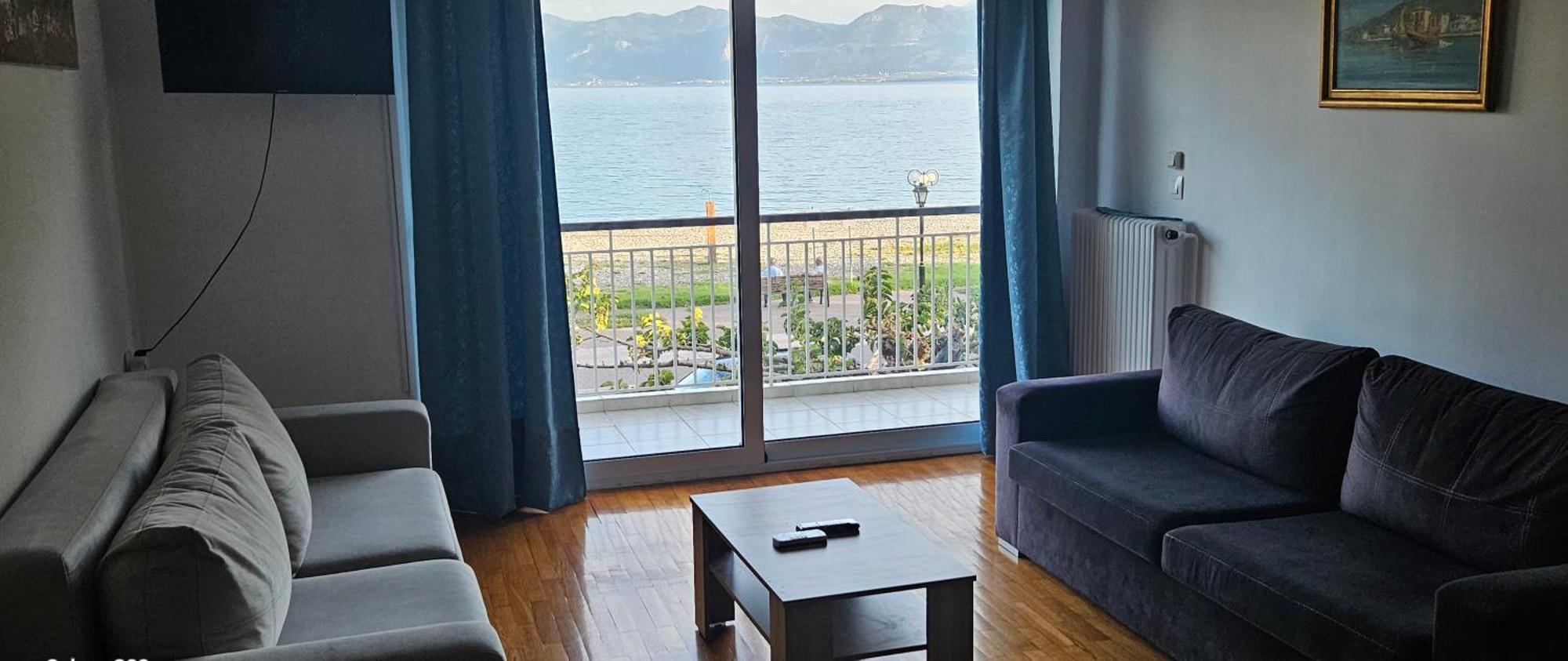 Nafpaktos Beach House Sea View Apartment First Floor ภายนอก รูปภาพ